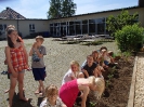 Kartoffeln und Gemüse im Schulgarten pflanzen 21.05.2014_5