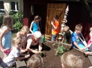 Kartoffeln und Gemüse im Schulgarten pflanzen 21.05.2014_8