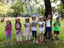 Kinder mähen mit Sense und heuen - 14.07.2018